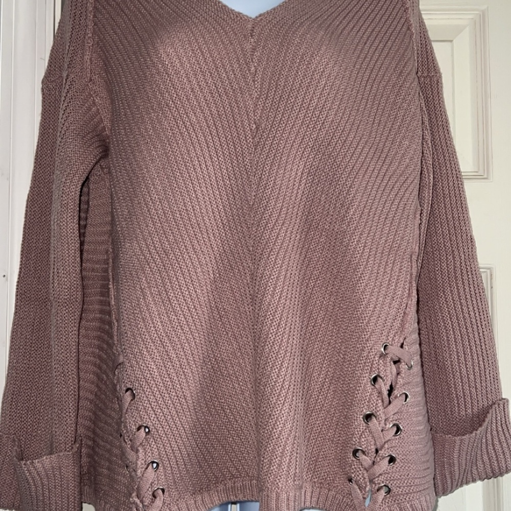 UMGEE WOMANS SALMON SWEATER